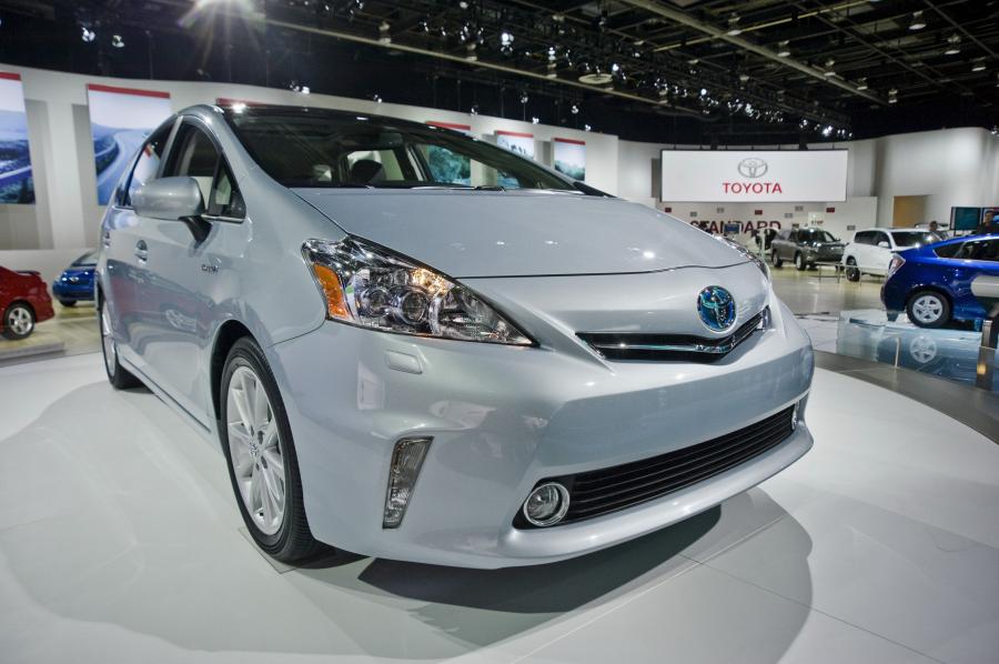  Toyota Prius V 2011 года  (фото 92 из 208)